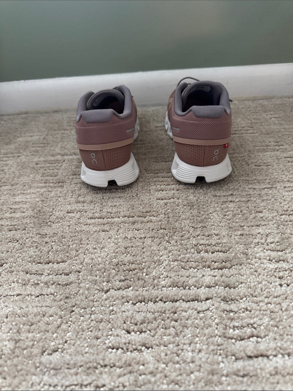 Like new - worn once On Running Cloud Women's Running Shoes - Rosebrown/Fog 7.5 - Picture 3 of 7